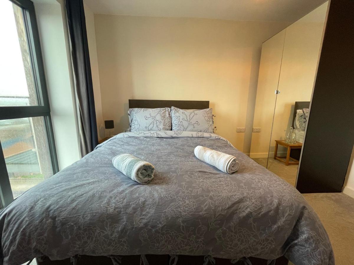 Balcony Marina Apartment With City Skyline Views - Free Secure Parking 맨체스터 외부 사진
