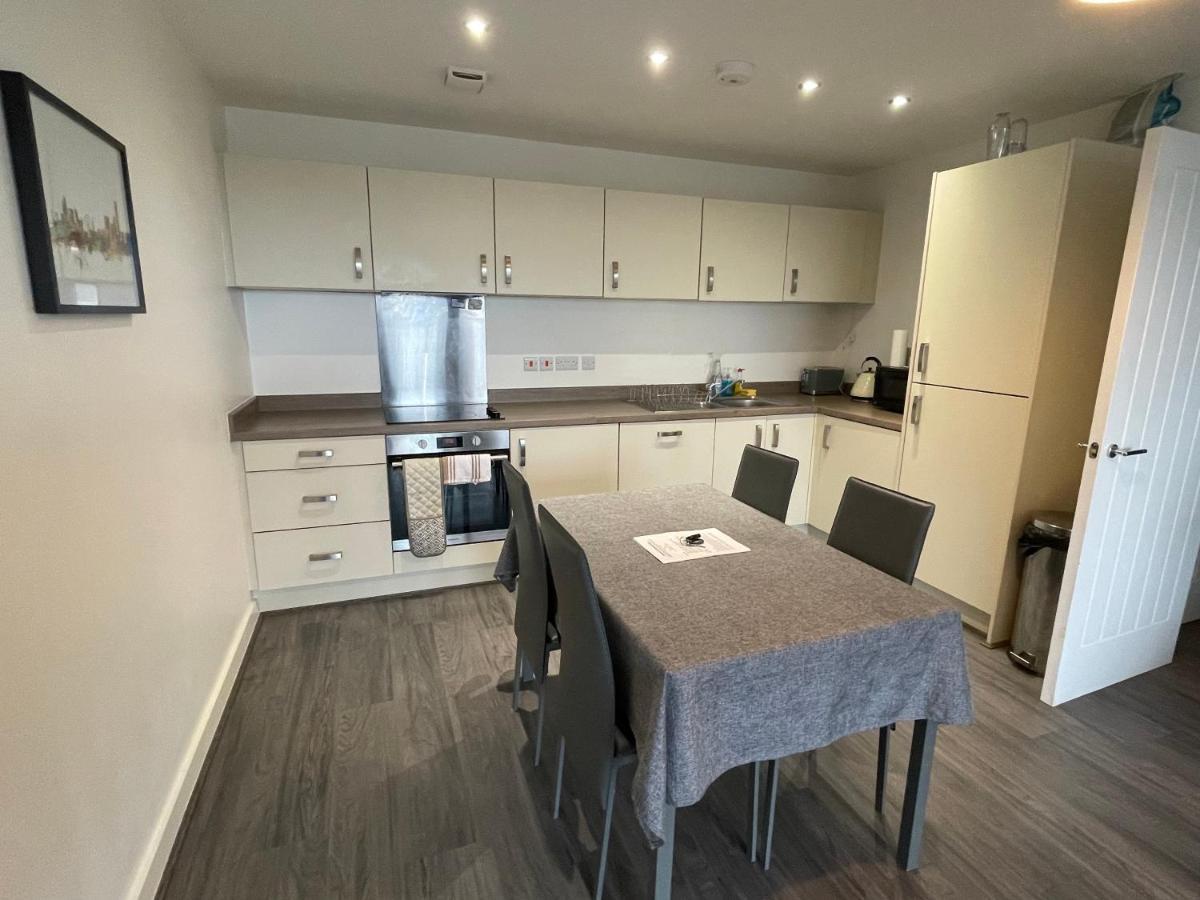 Balcony Marina Apartment With City Skyline Views - Free Secure Parking 맨체스터 외부 사진