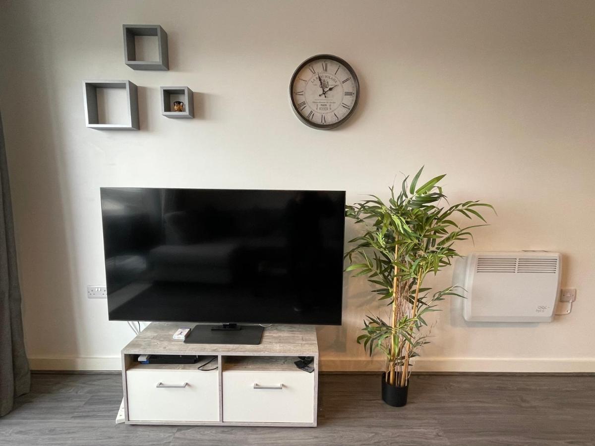 Balcony Marina Apartment With City Skyline Views - Free Secure Parking 맨체스터 외부 사진
