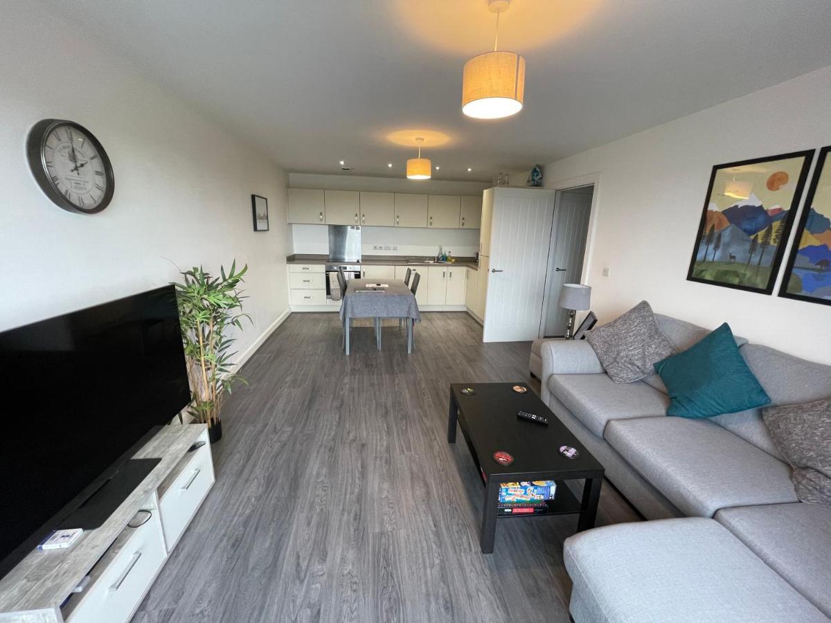 Balcony Marina Apartment With City Skyline Views - Free Secure Parking 맨체스터 외부 사진
