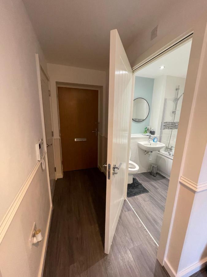 Balcony Marina Apartment With City Skyline Views - Free Secure Parking 맨체스터 외부 사진
